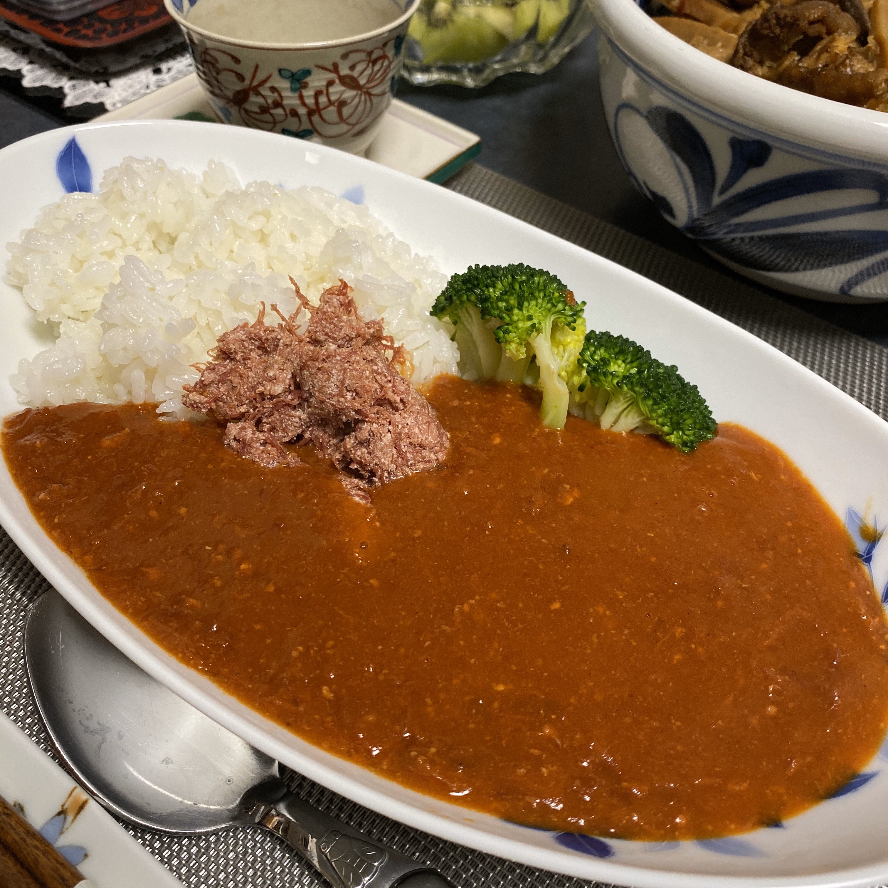 【日本网红食谱】咸牛肉罐头+蔬菜汁+咖喱块=美味咖喱牛肉！的做法
