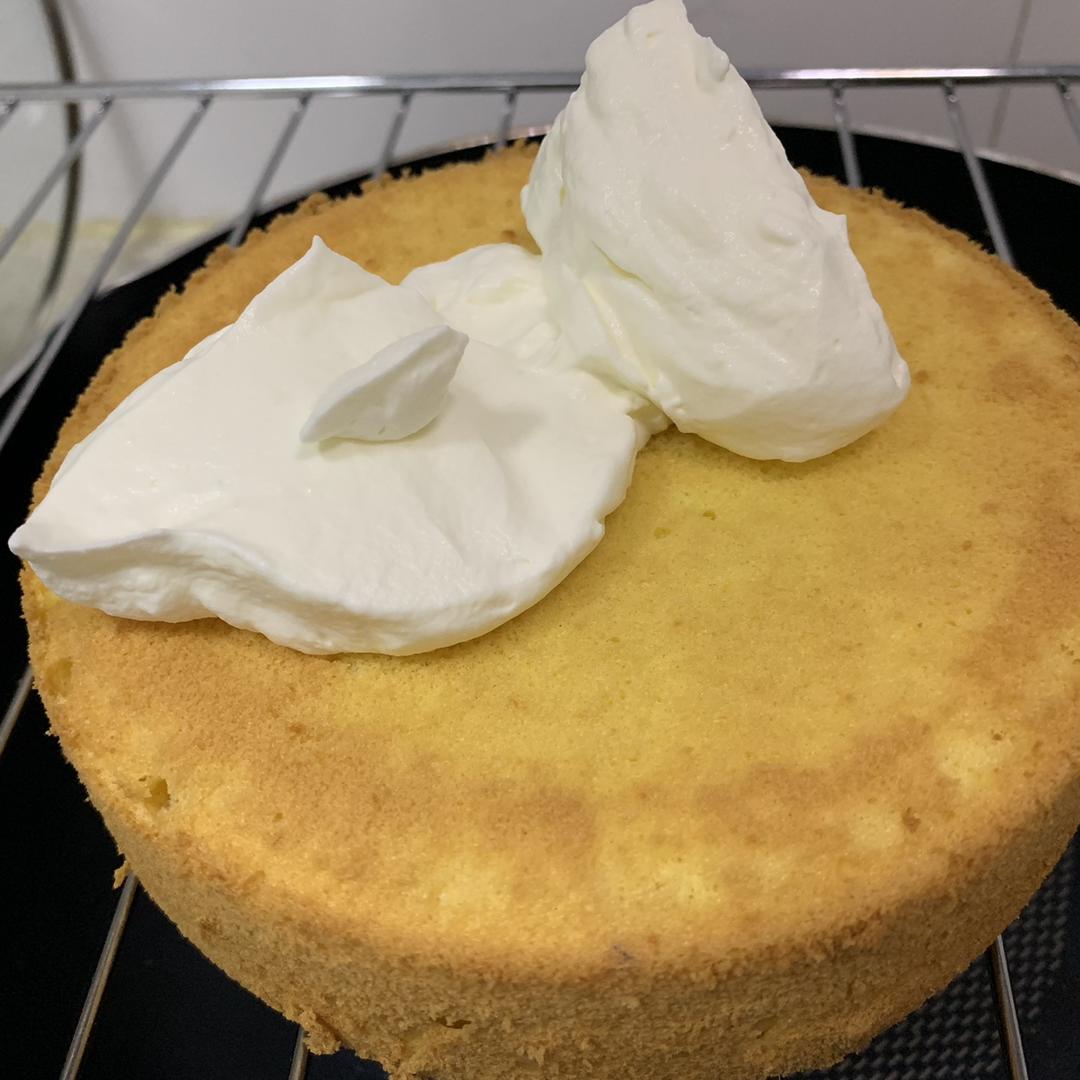 视频【软到捏不住的戚风蛋糕】新手必学，不再被气疯！