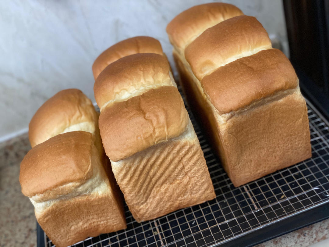 🍞消耗淡奶油吐司｜无黄油｜软绵绵｜奶香浓郁