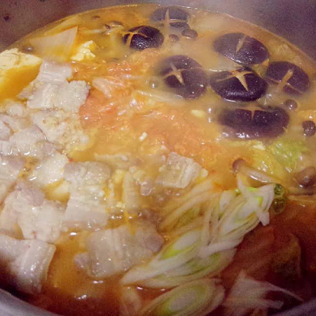 韩式鲜菌辣肥牛汤锅