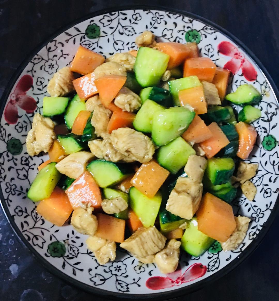 胡萝卜黄瓜鸡胸肉