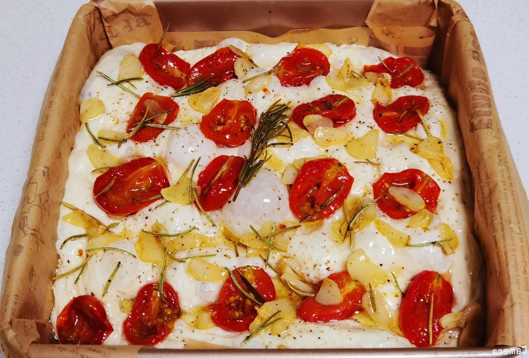 不需揉面的大孔蒜香佛卡夏