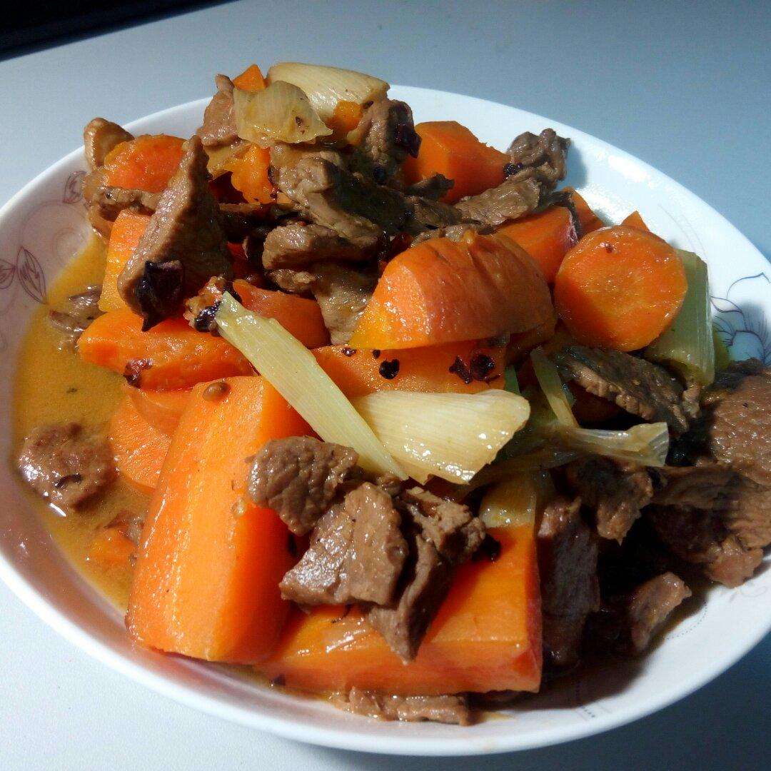 红焖羊肉炖胡萝卜