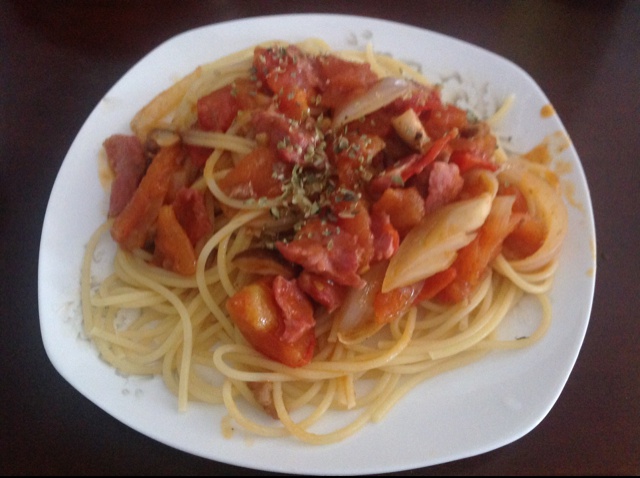 蕃茄蘑菇肉酱意大利面