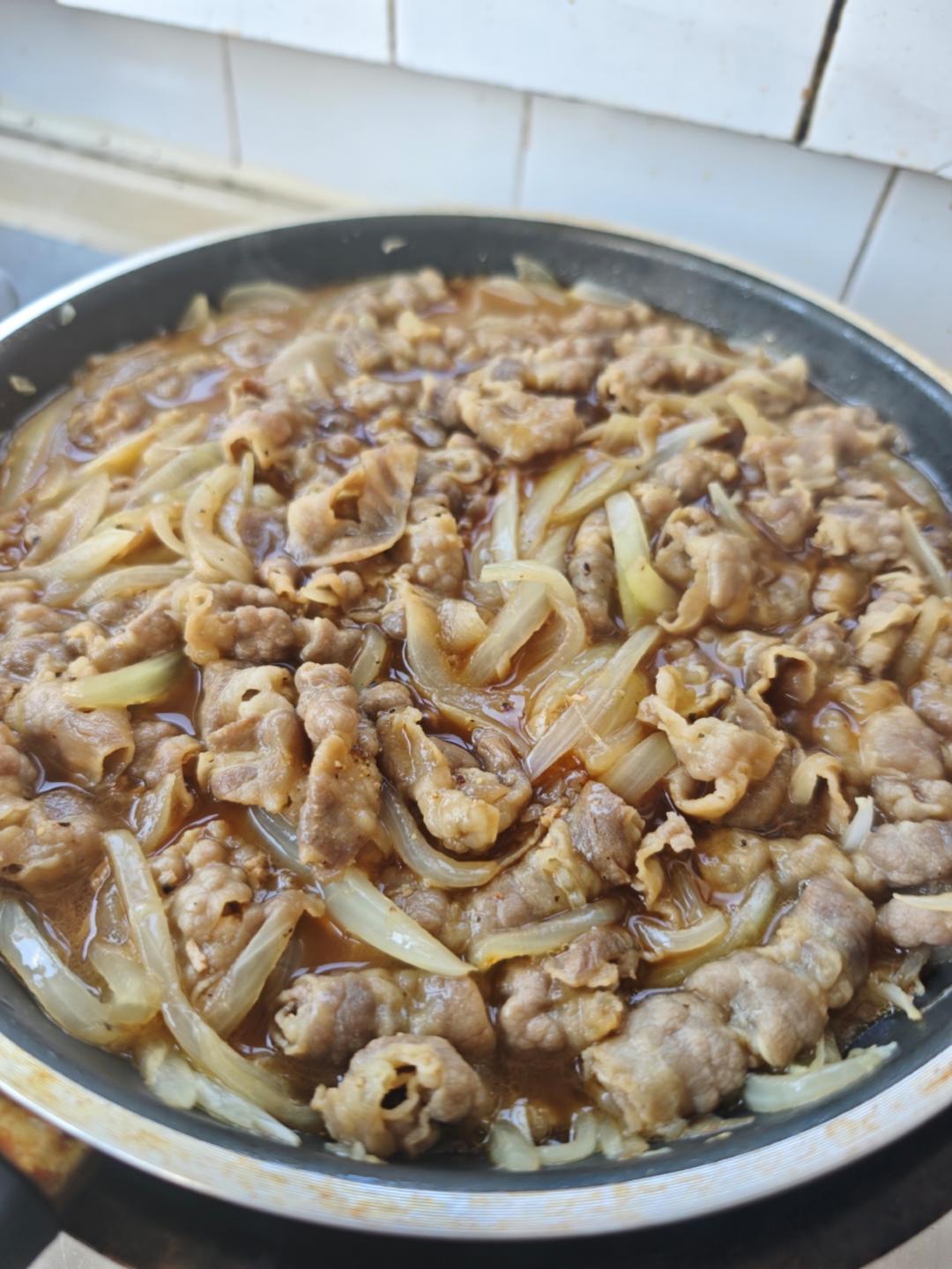 好吃到舔盘的秘制洋葱炒肥牛卷！拌饭巨香