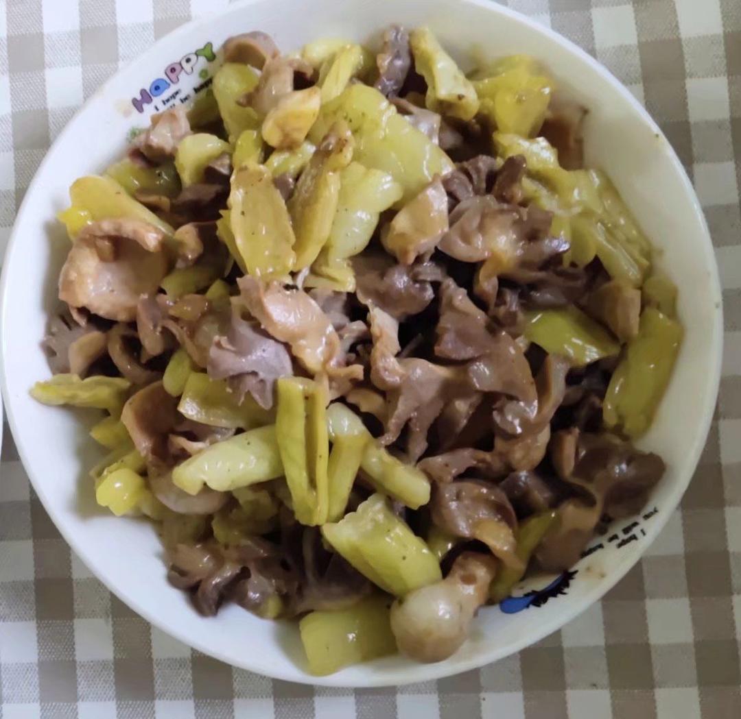 酸黄瓜炒鸡肾