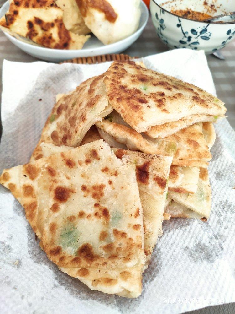 葱油饼这样烙 柔软多层 凉了也不硬 柔软又有劲道 附细节视频详解