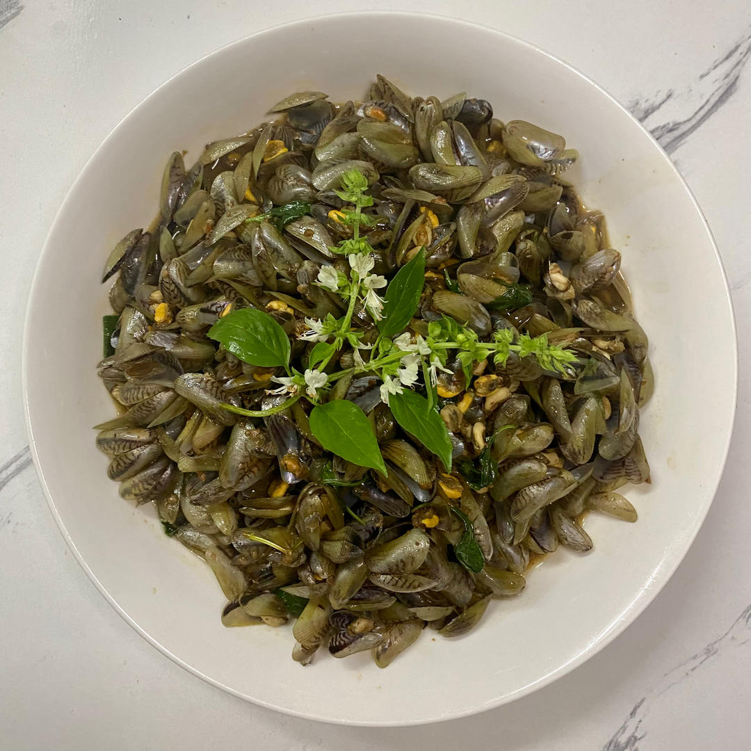 6分钟就能吃的快手菜！金不换炒海瓜子（又名九层塔炒薄壳）