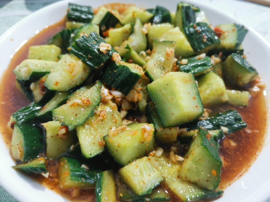 爱笑的丽子做的夏日必备下酒菜之爽口凉拌拍黄瓜