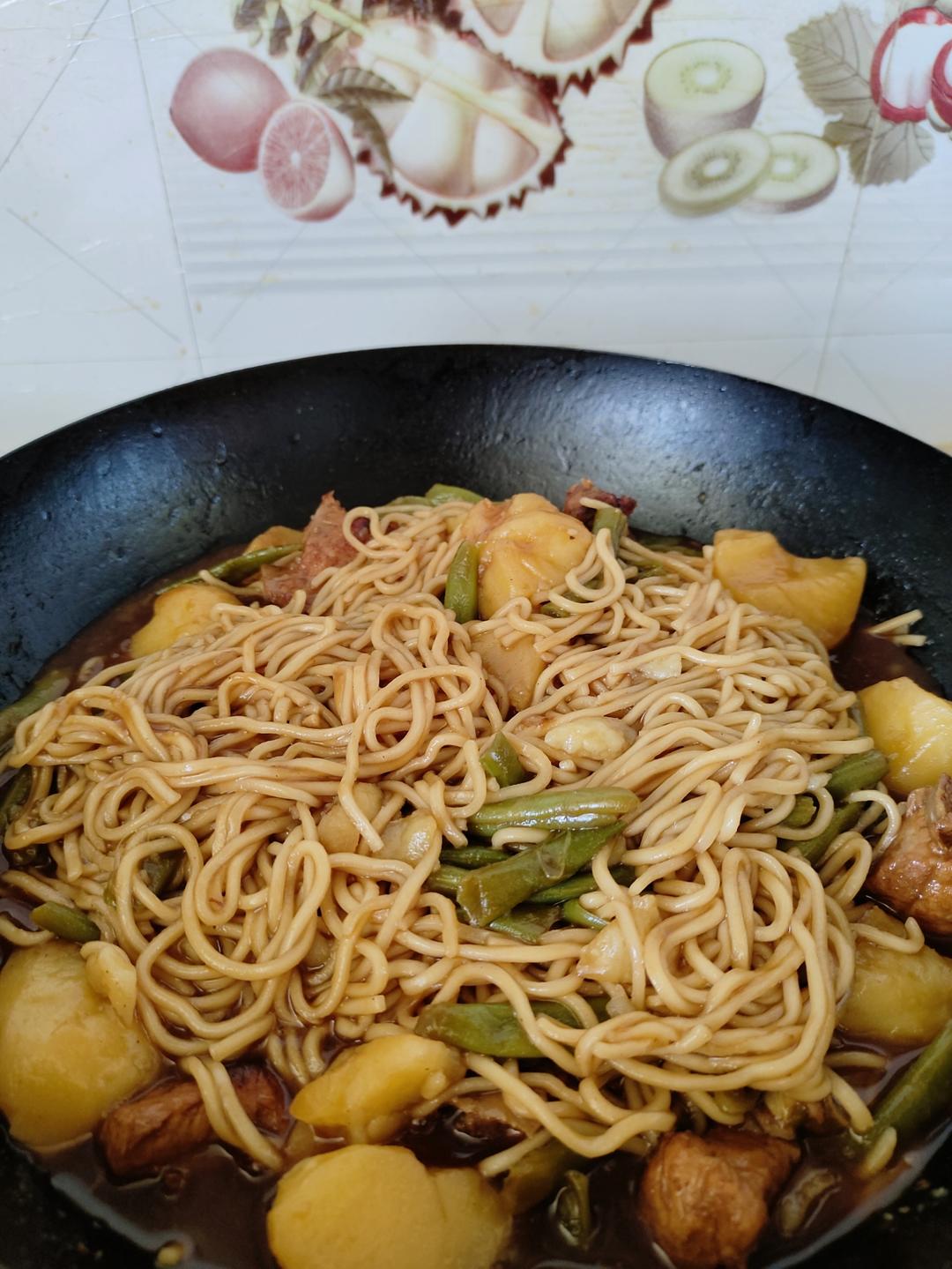 豆角排骨土豆焖面