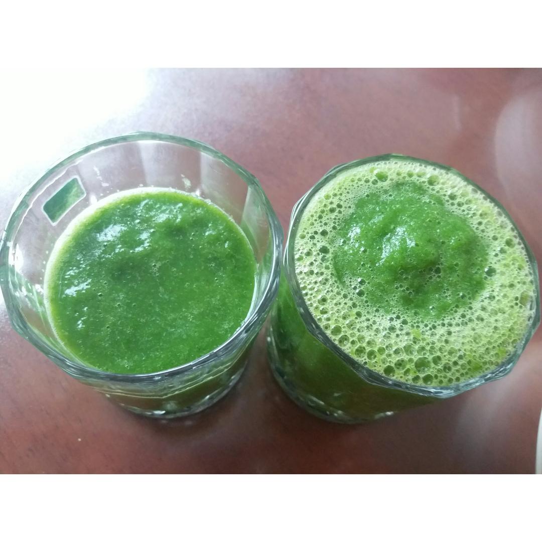 自制hey juice排毒果蔬汁。