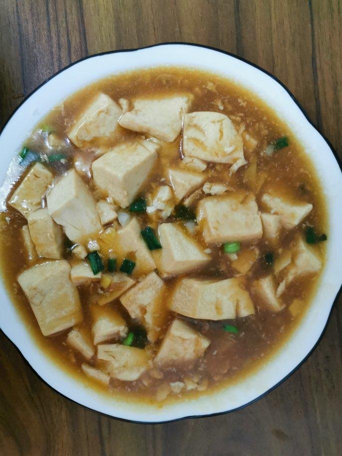 不放肉也超下饭的葱焖豆腐