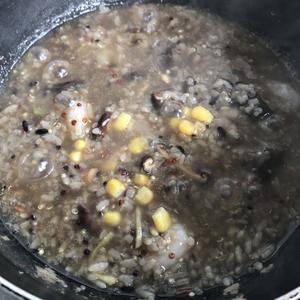 香菇虾仁三色藜麦糙米粥的做法 步骤5