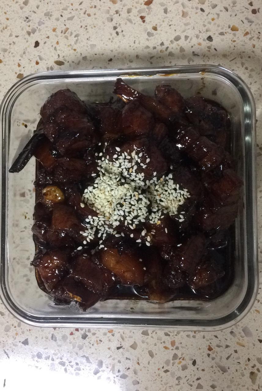 吃着碗里望着锅里的红烧肉