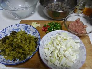 酸菜小笋肉的做法 步骤1