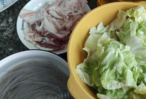 东北名菜 猪肉白菜炖粉条 简单好吃的做法 步骤1