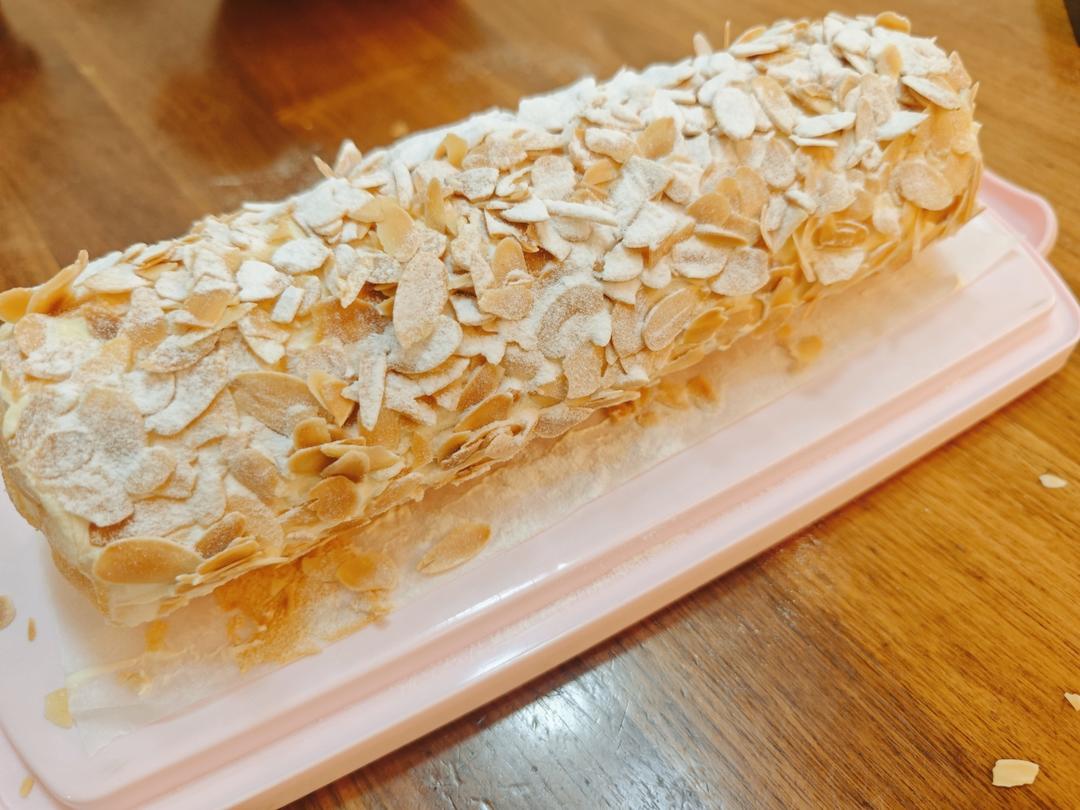 老式咸奶油杏仁蛋糕卷