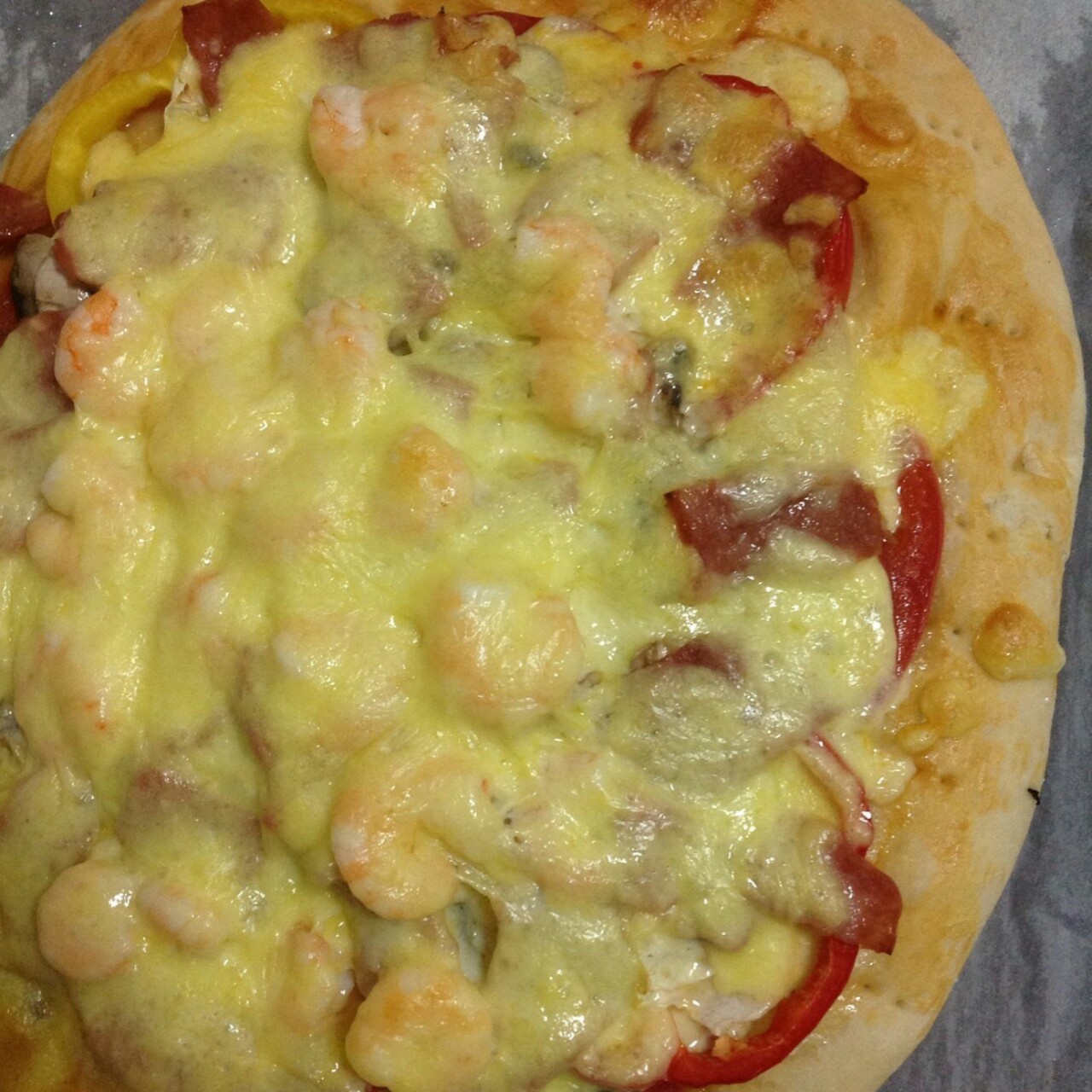 厚底鲜虾培根披萨