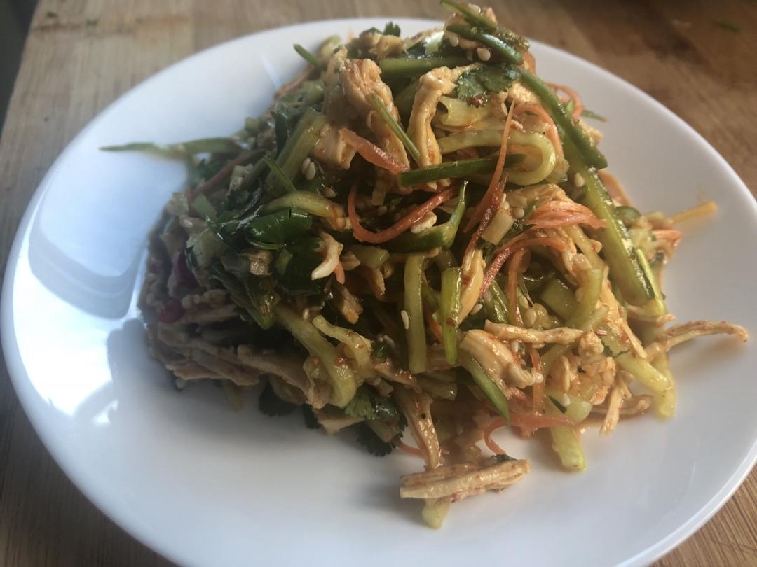 凉拌鸡丝（爽口低脂鸡胸肉）