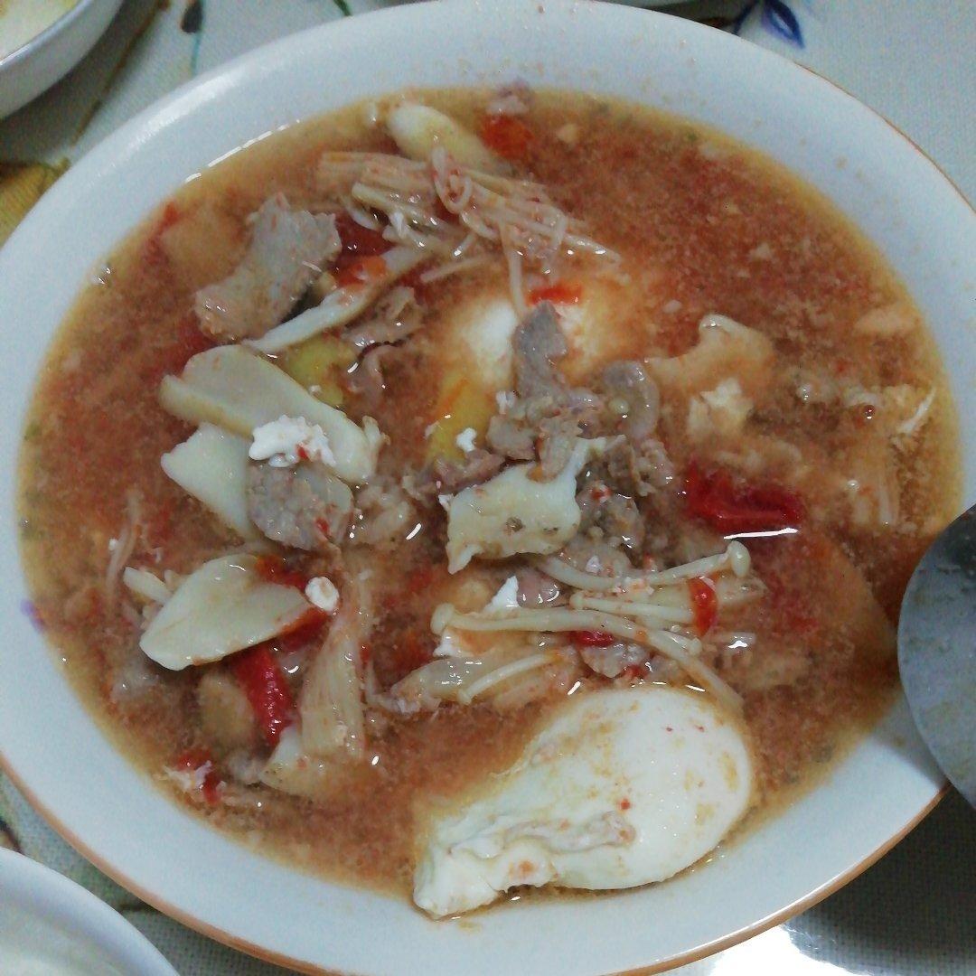鲜姬松茸肉片汤(简单快捷一锅鲜~上班族的好选择)