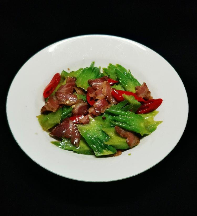 tj隆哥做的腊肉炒苦瓜