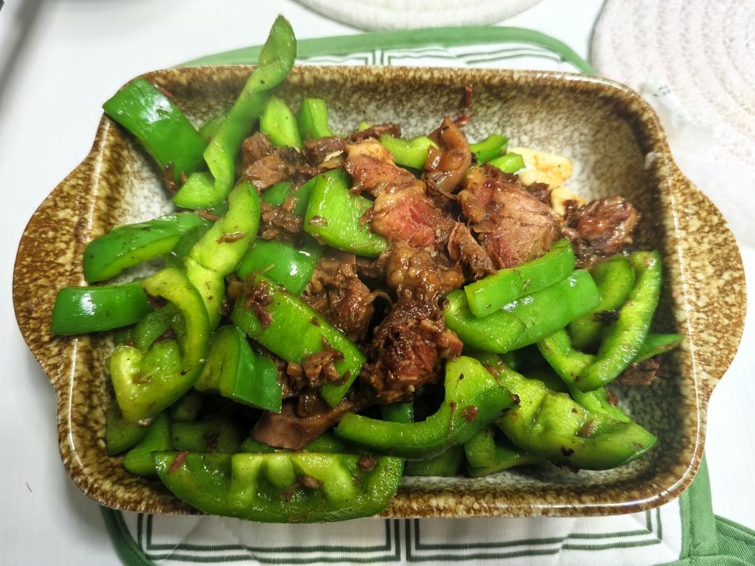 青椒炒卤牛肉｜快手又下饭