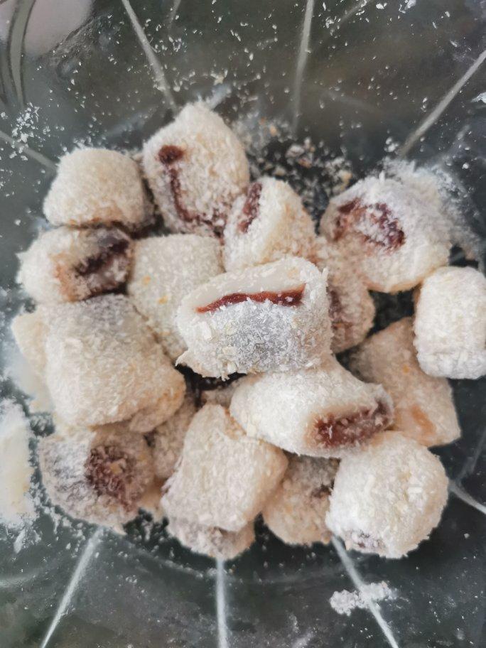 椰蓉豆沙糯米卷