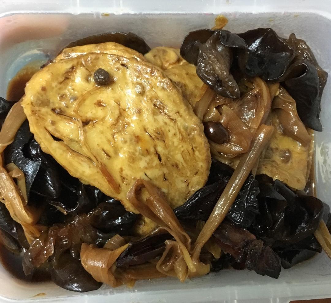 冷热可食的年菜---红烧素鸡甚于食肉!（素鸡鲜嫩多汁有诀窍）