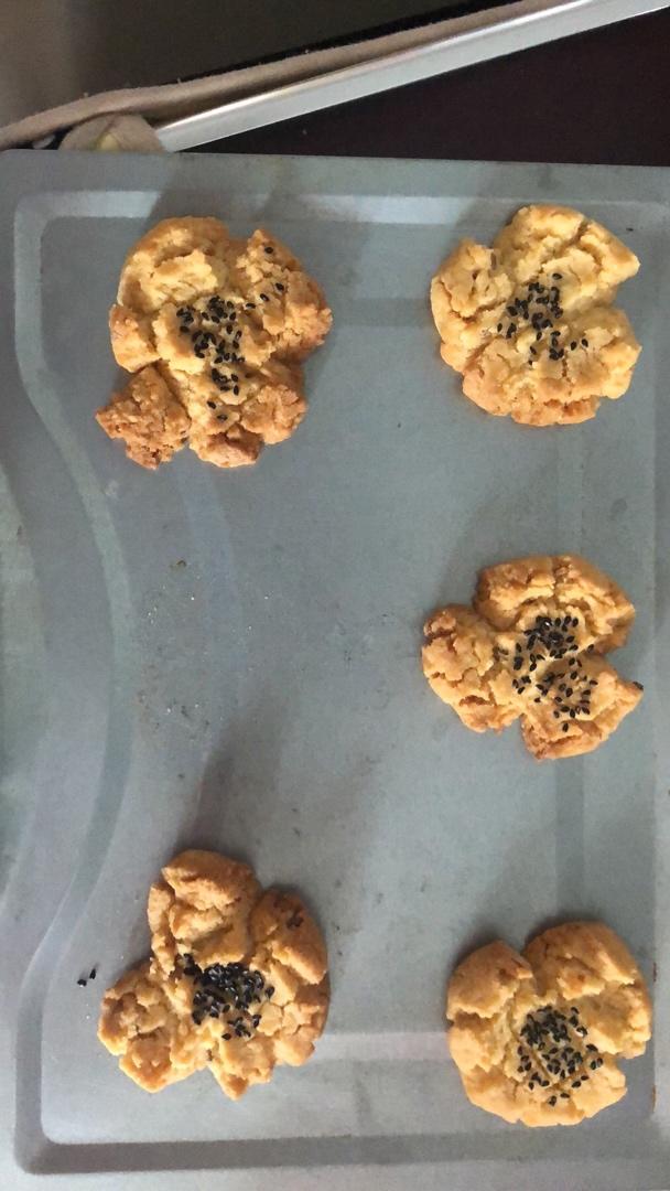 轻轻一按就碎掉的原味桃酥（不输猪油版）