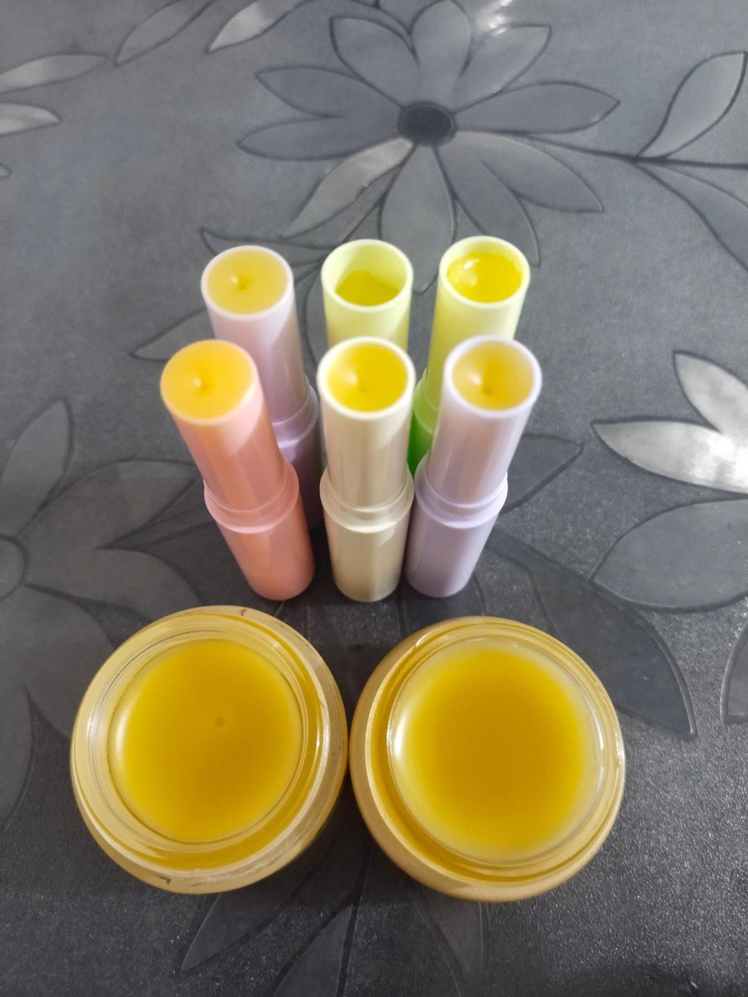 土蜂蜡润唇膏，天然到可以吃。