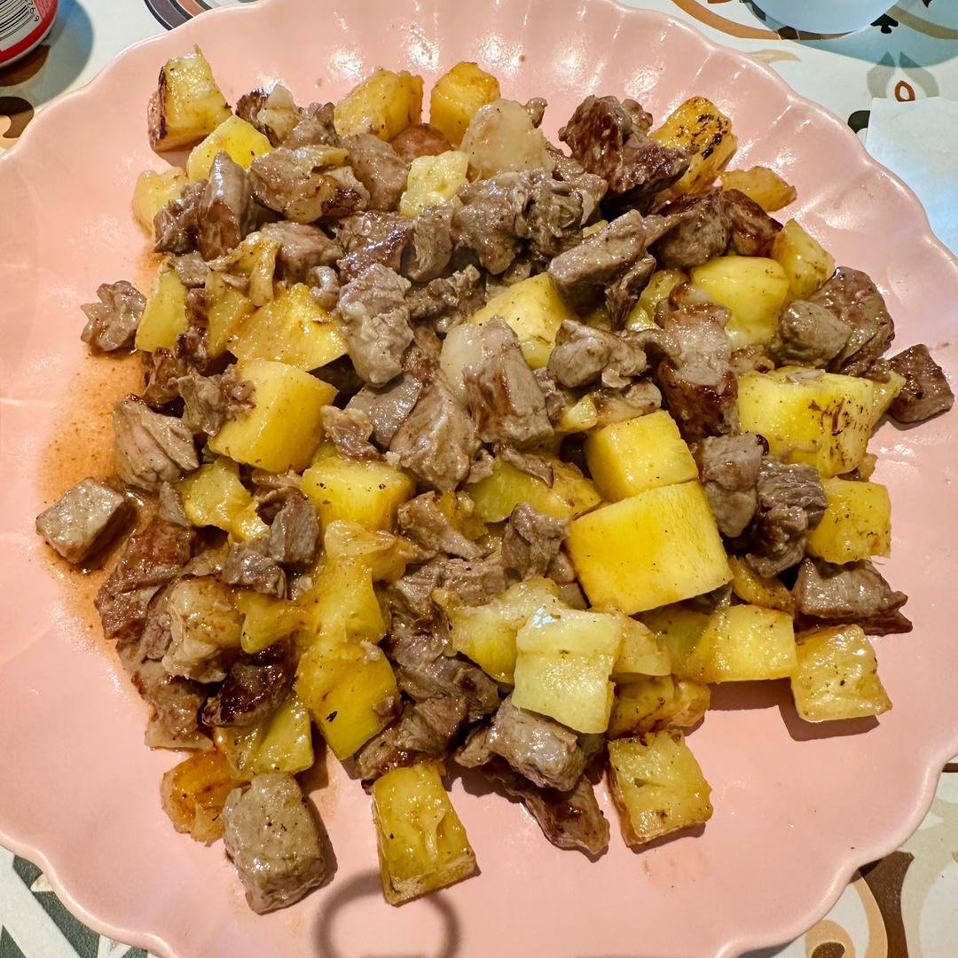 菠萝黑椒牛肉粒，真的巨巨巨好吃！