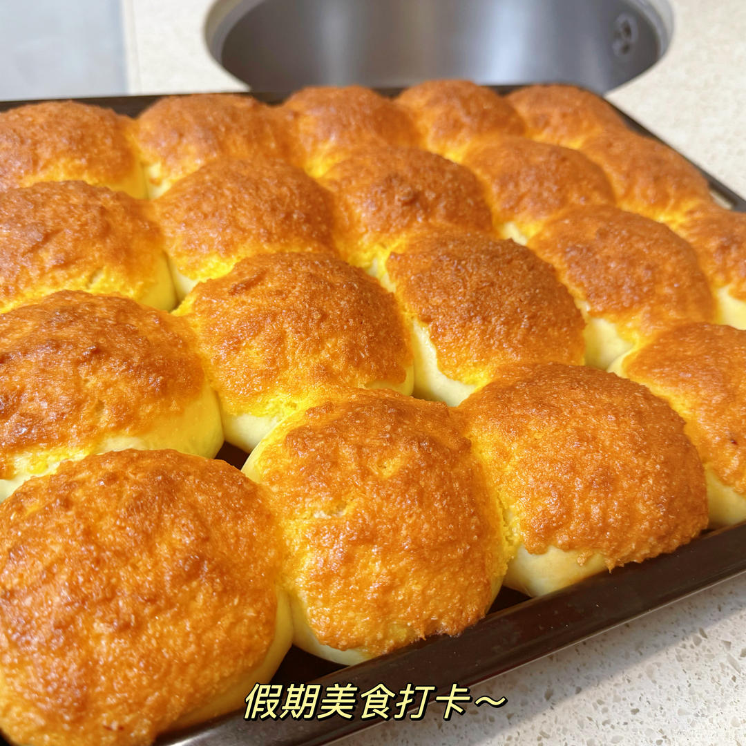 脆底椰蓉小面包丨一次发酵巨简单，好吃到流泪
