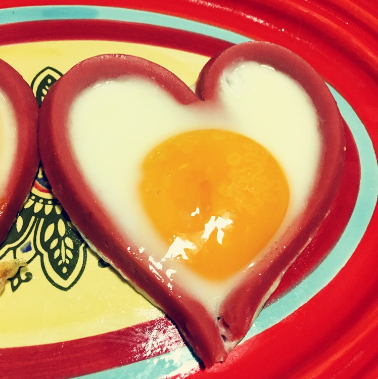 心形香肠荷包蛋