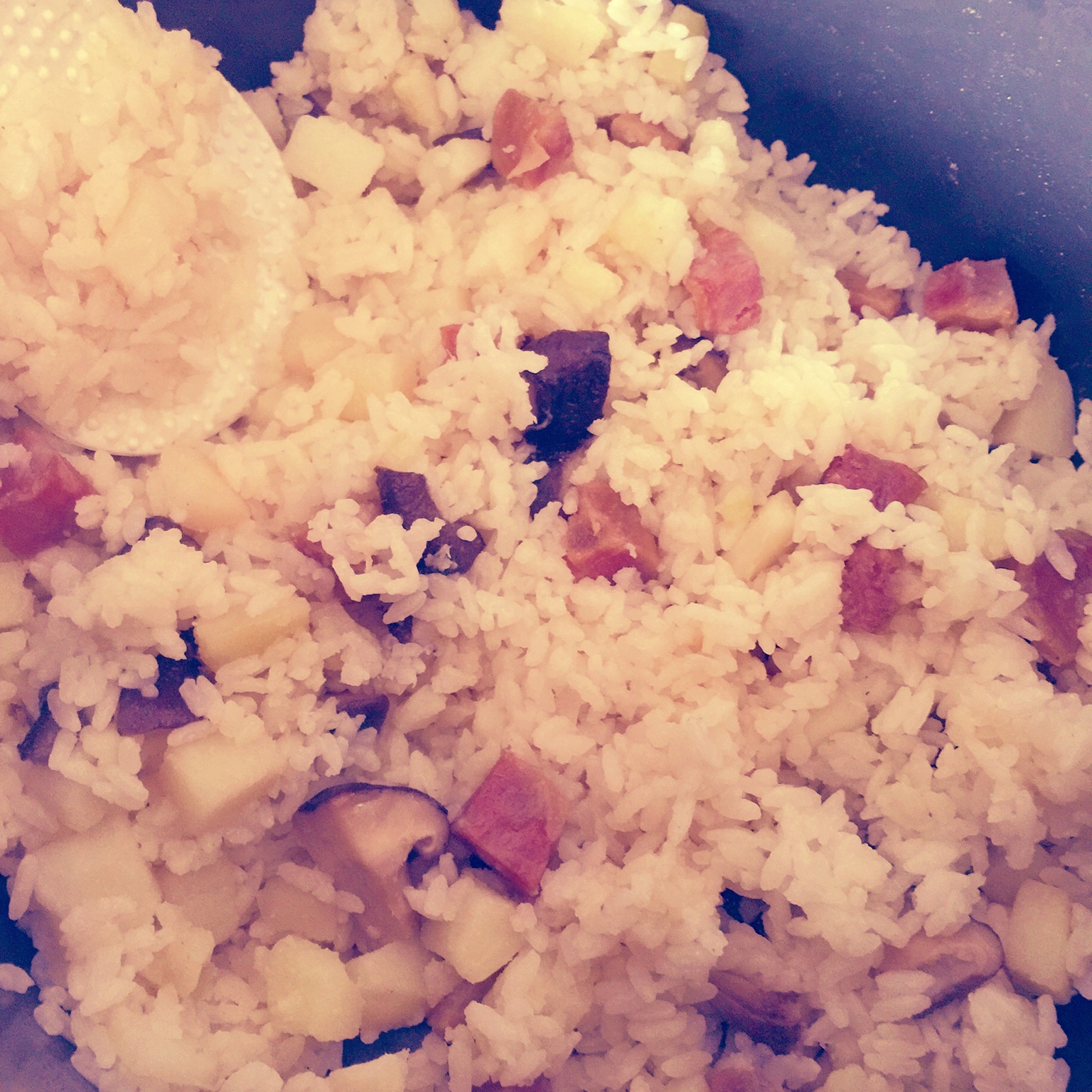 香菇土豆腊肠焖饭