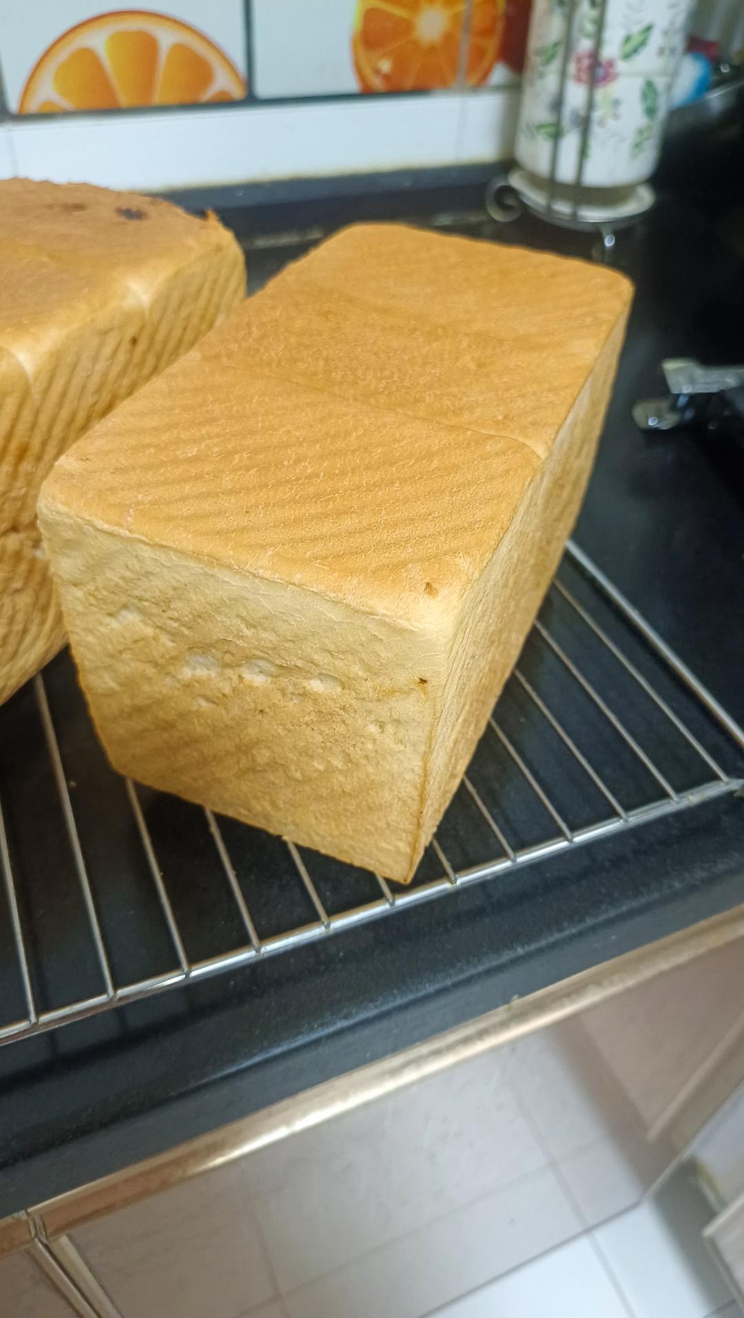 做一次就成功的牛奶吐司面包（手和面揉出手套膜）最后附全麦吐司