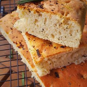 蒜蓉 香料 佛卡夏面包 Focaccia Bread with Garlic & Herbs