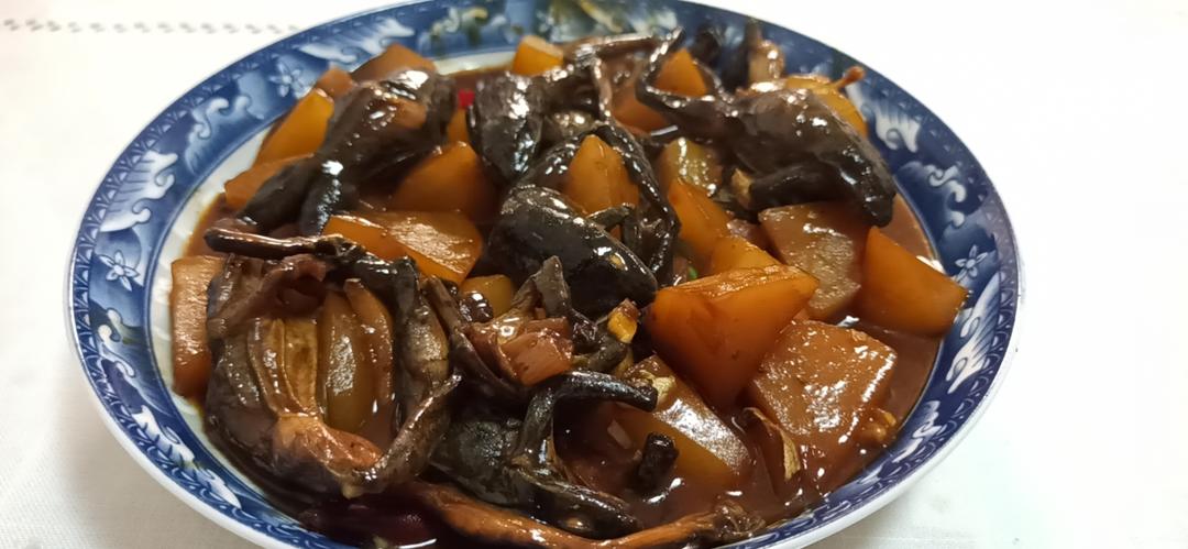 酱焖林蛙土豆