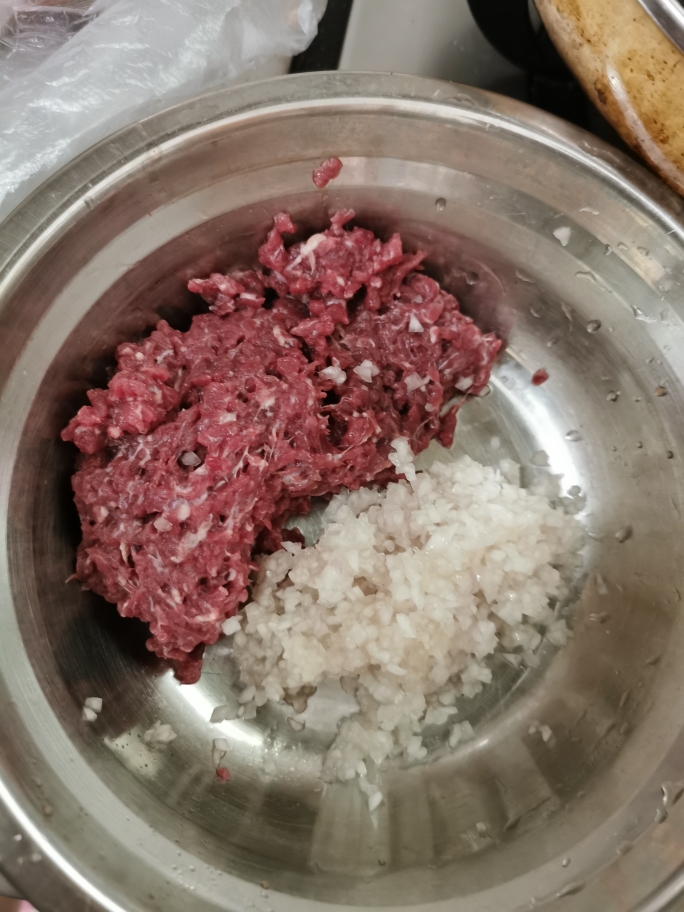 饺子皮盒子(芝士牛肉)的做法 步骤1