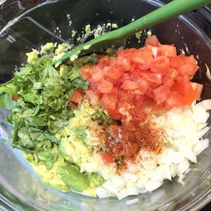 10分钟Guacamole（牛油果/鳄梨酱）的做法 步骤3