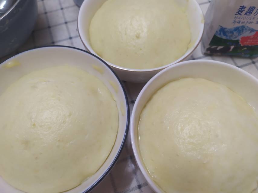 两个鸡蛋一碗面 全程手不粘面 轻松搞定小碗蒸发糕 蓬松煊软 比面包好吃