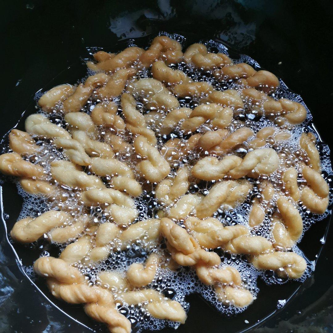 闲闲闲鸭蛋做的视频食谱炸麻花