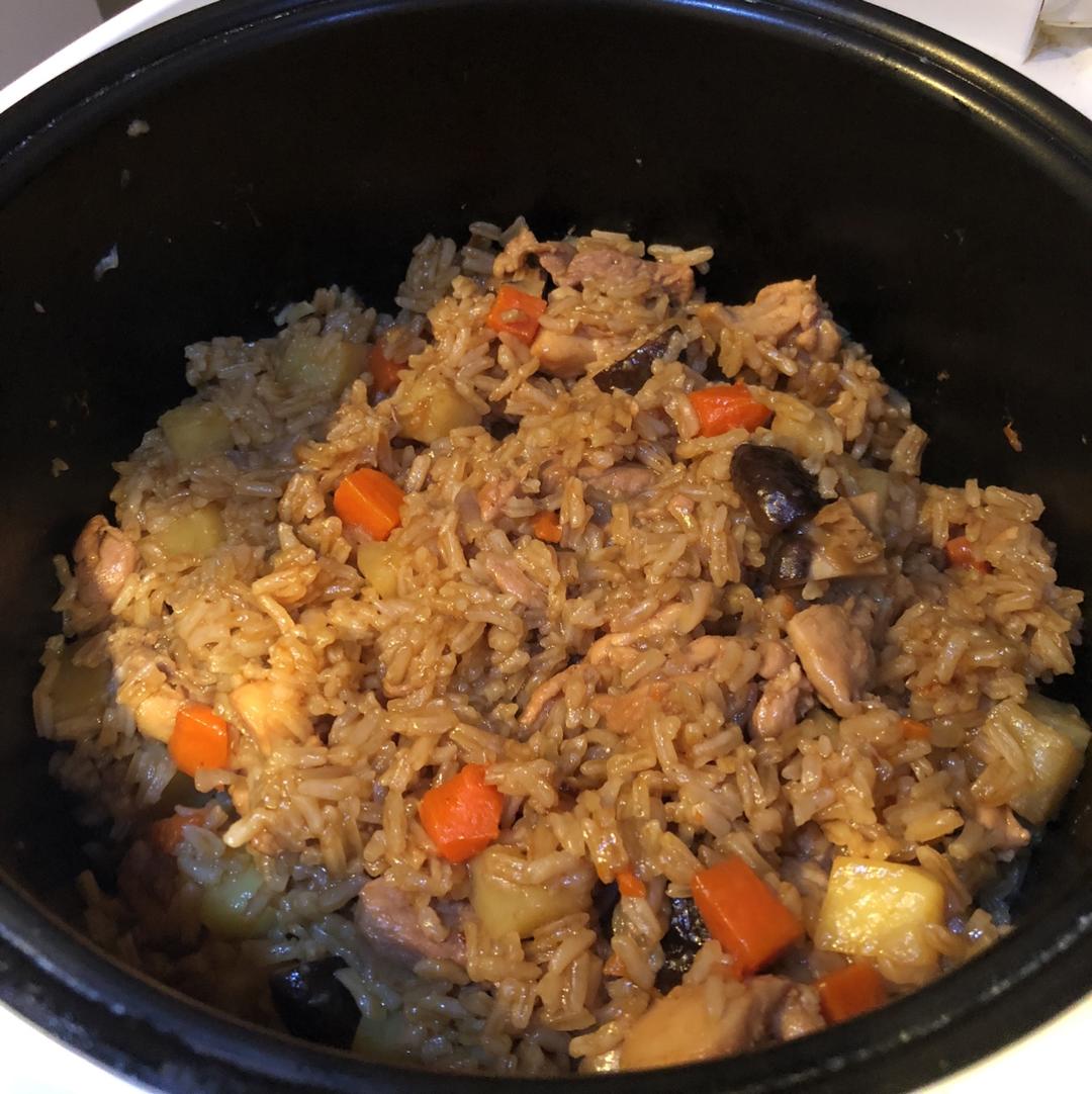 【香菇鸡肉焖饭】