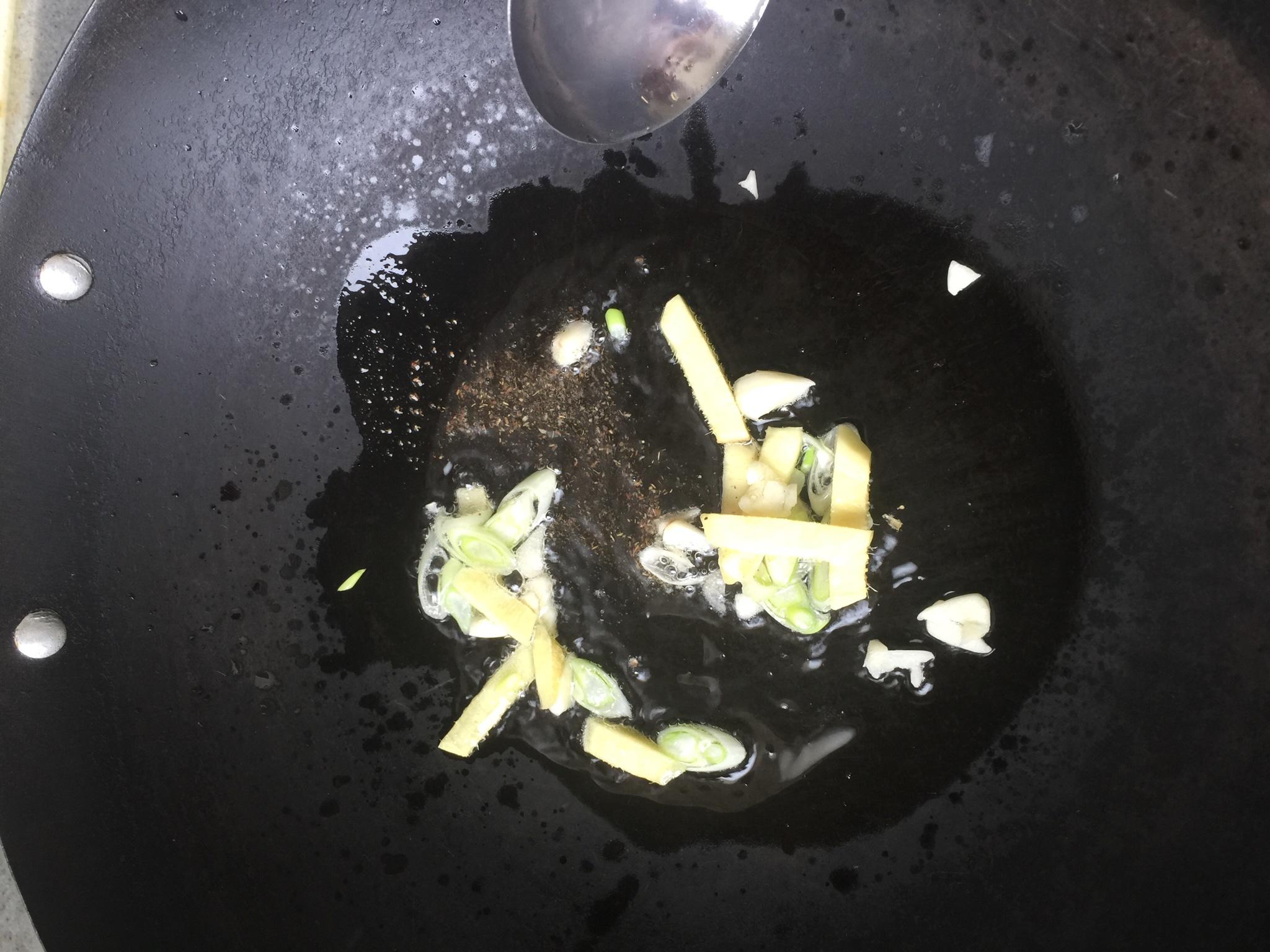 海参虾仁汤的做法 步骤2