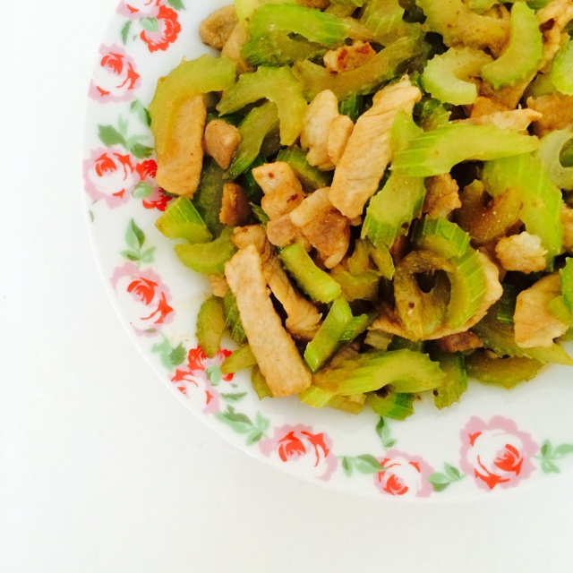 芹菜炒肉