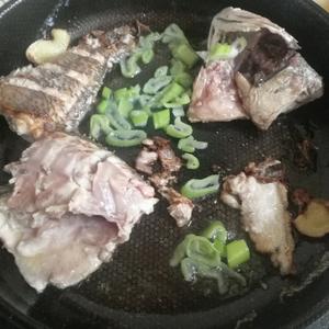 生酮－鲈鱼豆腐汤的做法 步骤4