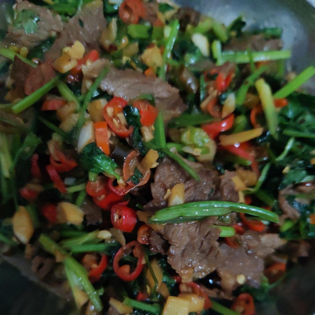 小炒黄牛肉，肉嫩味香！太好吃了简直是米饭杀手！