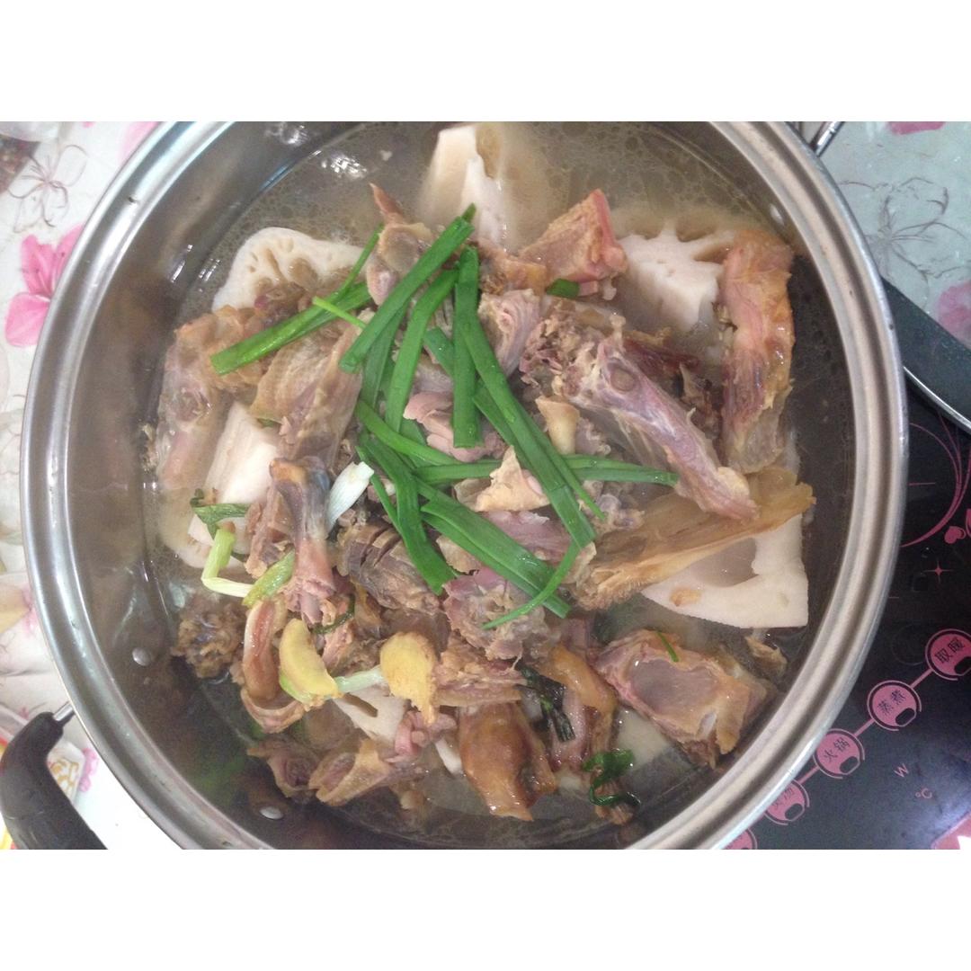 腊鸭焖藕