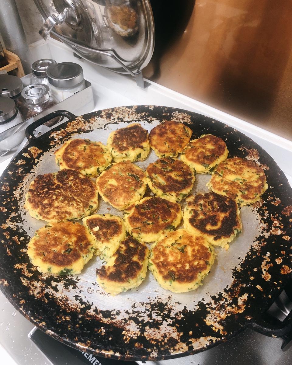 玉米面菜饼子（贴饼子）