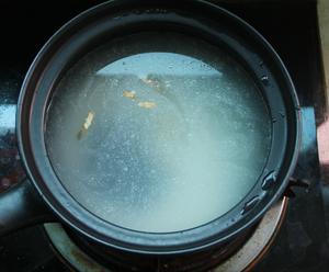 一个内陆人的虾蟹砂锅粥（剩菜版）的做法 步骤2
