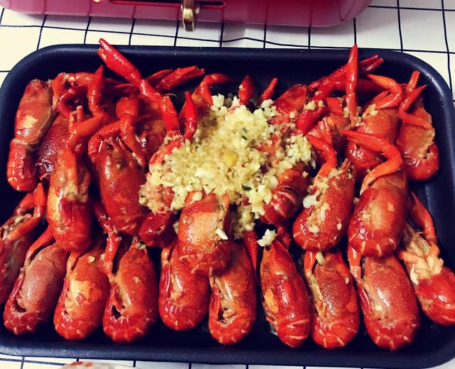 在家也能做蒜香小龙虾🦞这个夏天会是谁第一个陪你吃小龙虾呢的做法
